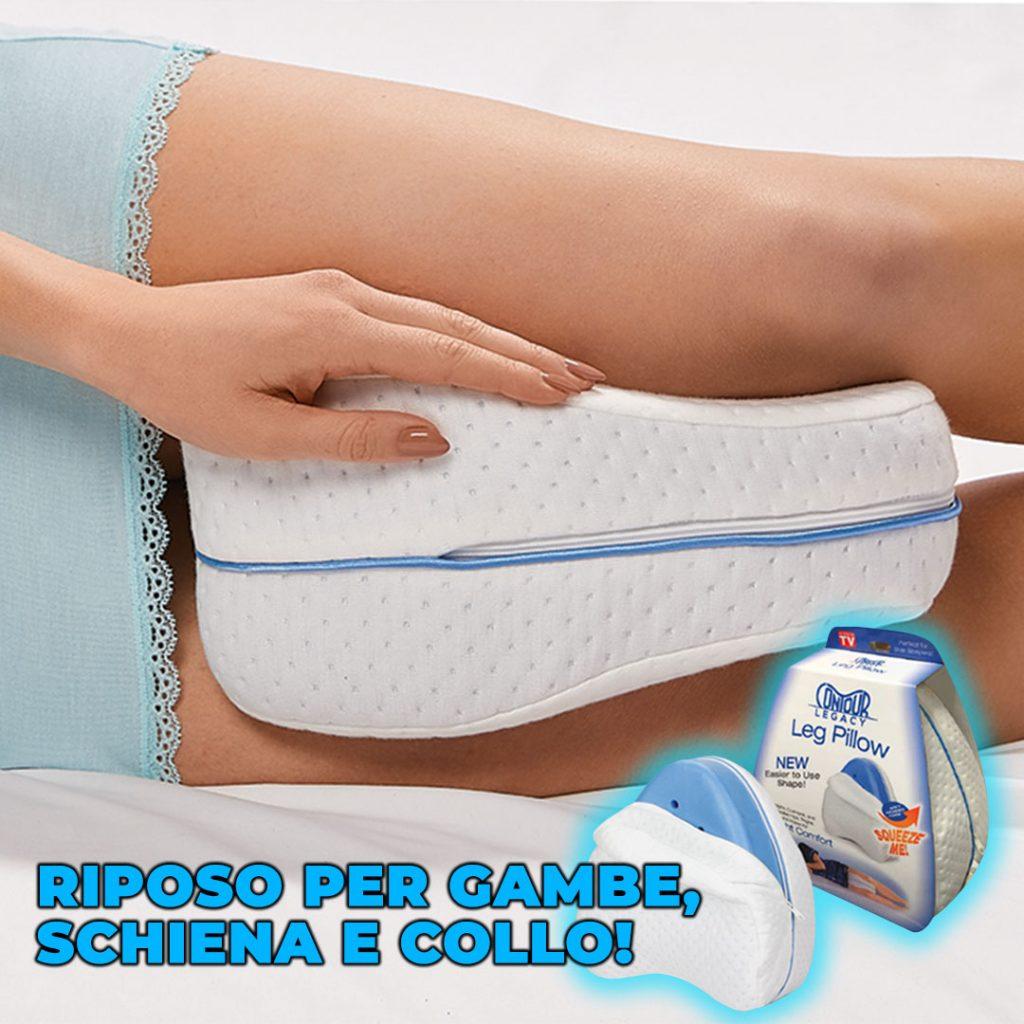 Leg Pillow il cuscino ergonomico che asseconda le curve delle tue gambe, cosce e ginocchia. Allinea la tua colonna vertebrale e allevia il dolore alla schiena. Quando dormi sul fianco la forza di gravità fa scendere e ruotare le tue gambe, facendo ruotare il bacino e la tua colonna vertebrale, creando pressione sui tuoi fianchi e generando dolore. Mettendo tra le ginocchia il cuscino Leg Pillow invece riduci lo stress delle articolazioni e riallinei perfettamente la postura della colonna vertebrale nella zona lombare.